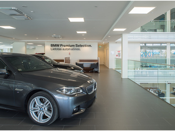 BMW jaunā auto centra atklāšana
