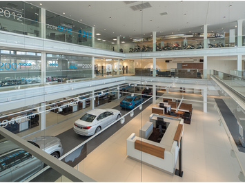 BMW jaunā auto centra atklāšana