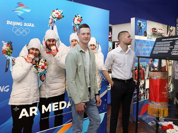 "Pekina 2022" izstādes atklāšana Latvijas Sporta muzejā