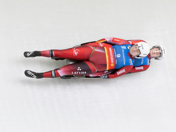 Latvijas Kamaniņu Sportistes Anda Upīte un Zane Kaluma izcīna bronzas medaļu Pasaules Kausa posmā Insbrukā!