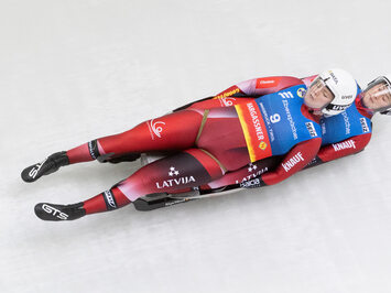 Latvijas Kamaniņu Sportistes Anda Upīte un Zane Kaluma izcīna bronzas medaļu Pasaules Kausa posmā Insbrukā!