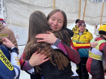VĒSTURISKS PANĀKUMS LATVIJAS KAMANIŅU SPORTĀ – MARGITA SIRSNIŅA PASAULES ČEMPIONE!