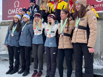 VĒSTURISKS PANĀKUMS LATVIJAS KAMANIŅU SPORTĀ – MARGITA SIRSNIŅA PASAULES ČEMPIONE!