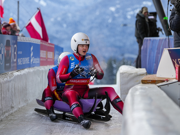 Latvijas sportistes izcīna sudraba medaļu U23 pasaules čempionātā kamaniņu sportā Vistlerā (Kanādā) 2025!