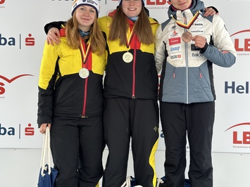 Latvijas junioru kamaniņu braucēja Margita Sirsniņa izcīna bronzu Junioru Pasaules kausa posmā Oberhofā