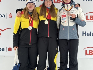 Latvijas junioru kamaniņu braucēja Margita Sirsniņa izcīna bronzu Junioru Pasaules kausa posmā Oberhofā