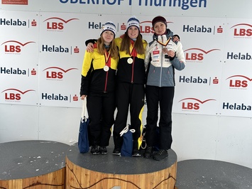 Latvijas junioru kamaniņu braucēja Margita Sirsniņa izcīna bronzu Junioru Pasaules kausa posmā Oberhofā