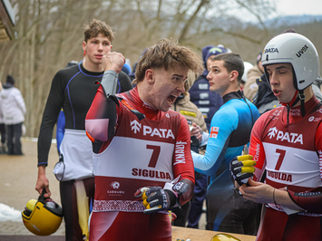 Latvijas himna skan Siguldā – Baltgalvis un Jakseboga kļūst par Eiropas junioru čempioniem!