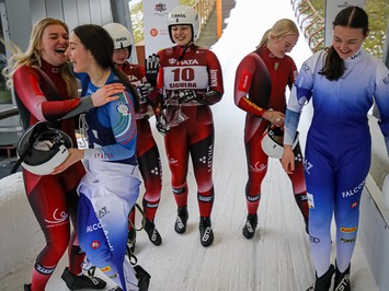 Latvijas trešais zelts Siguldā – Robežniece un Bogdanova triumfē Junioru Pasaules kausa posmā!