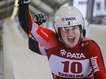 Latvijas trešais zelts Siguldā – Robežniece un Bogdanova triumfē Junioru Pasaules kausa posmā!