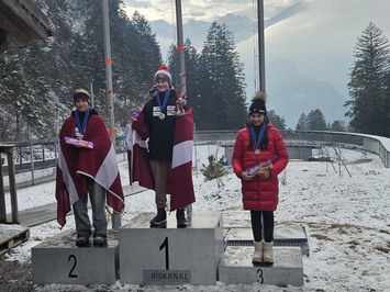 Latvijas jaunie kamaniņu sportisti uzrāda izcilus rezultātus  FIL Jaunatnes spēlēs un Rätikonas kamaniņu trofejā