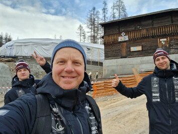 Latvijas kamaniņu sportisti testē jauno olimpisko trasi – ceļš uz Milano-Cortina 2026!