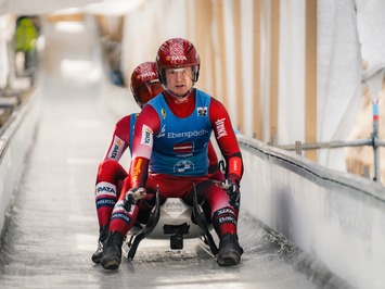 Latvijas kamaniņu sportisti testē jauno olimpisko trasi – ceļš uz Milano-Cortina 2026!