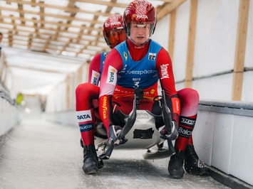 Latvijas kamaniņu sportisti testē jauno olimpisko trasi – ceļš uz Milano-Cortina 2026!