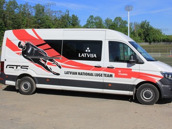 Latvijas jaunie kamaniņu sportisti izceļas 43. FIL Vasaras kausā Zwickau