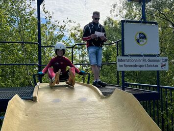 Latvijas jaunie kamaniņu sportisti izceļas 43. FIL Vasaras kausā Zwickau