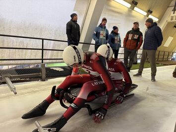 REZULTĀTI – LIELISKS SEZONAS STARTS SIGULDĀ – LATVIJAS KAUSS KAMANIŅU SPORTĀ 2025 ATKLĀTS AR AZARTU, ĀTRUMU UN SPORTISKU CĪŅAS GARU!