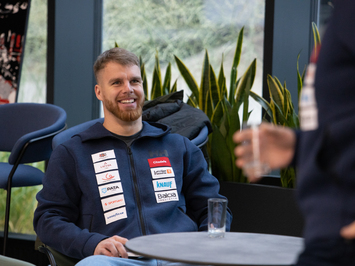 Latvijas kamaniņu izlase iezīmē kursu uz Kortīnu 2026: rekordlīmeņa forma, tehnoloģiju evolūcija un skaidrs mērķis — olimpiskā virsotne