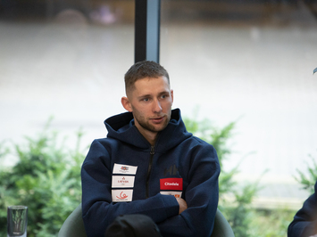 Latvijas kamaniņu izlase iezīmē kursu uz Kortīnu 2026: rekordlīmeņa forma, tehnoloģiju evolūcija un skaidrs mērķis — olimpiskā virsotne