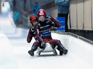 Latvija izcīna bronzu jaukto pāru divniekos – pirmais Pasaules kausa posms sākas ar medaļu Vinterbergā
