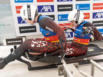 OBERHOFA AIZ MUGURAS – SPĒCĪGS PASAULES KAUSA UN EIROPAS ČEMPIONĀTA POSMS LATVIJAS KAMANIŅU SPORTAM!