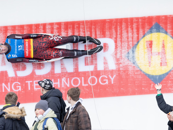 LATVIJAS KAMANIŅU SPORTISTI OBERHOFĀ NOSLĒDZ PASAULES KAUSA POSMU AR MEDAĻU, TOP 4 REZULTĀTIEM UN STABILU SNIEGUMU VISĀS DISCIPLĪNĀS