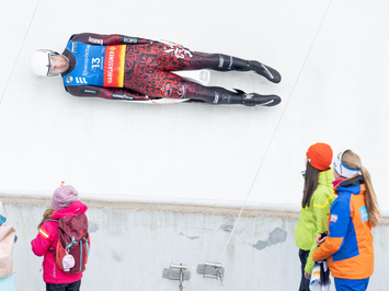 LATVIJAS KAMANIŅU SPORTISTI OBERHOFĀ NOSLĒDZ PASAULES KAUSA POSMU AR MEDAĻU, TOP 4 REZULTĀTIEM UN STABILU SNIEGUMU VISĀS DISCIPLĪNĀS