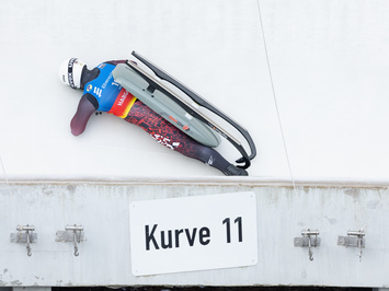 LATVIJAS KAMANIŅU SPORTISTI OBERHOFĀ NOSLĒDZ PASAULES KAUSA POSMU AR MEDAĻU, TOP 4 REZULTĀTIEM UN STABILU SNIEGUMU VISĀS DISCIPLĪNĀS