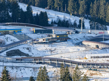 LATVIJAS KAMANIŅU SPORTISTI OBERHOFĀ NOSLĒDZ PASAULES KAUSA POSMU AR MEDAĻU, TOP 4 REZULTĀTIEM UN STABILU SNIEGUMU VISĀS DISCIPLĪNĀS