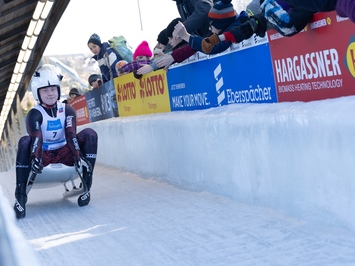LATVIJAS KAMANIŅU SPORTISTI OBERHOFĀ NOSLĒDZ PASAULES KAUSA POSMU AR MEDAĻU, TOP 4 REZULTĀTIEM UN STABILU SNIEGUMU VISĀS DISCIPLĪNĀS