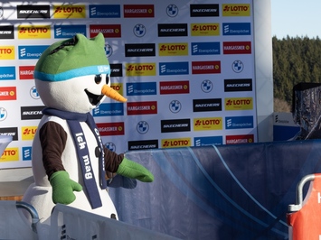 LATVIJAS KAMANIŅU SPORTISTI OBERHOFĀ NOSLĒDZ PASAULES KAUSA POSMU AR MEDAĻU, TOP 4 REZULTĀTIEM UN STABILU SNIEGUMU VISĀS DISCIPLĪNĀS