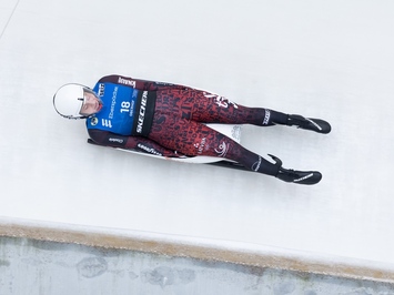 LATVIJAS KAMANIŅU SPORTISTI OBERHOFĀ NOSLĒDZ PASAULES KAUSA POSMU AR MEDAĻU, TOP 4 REZULTĀTIEM UN STABILU SNIEGUMU VISĀS DISCIPLĪNĀS