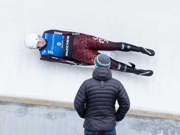 LATVIJAS KAMANIŅU SPORTISTI OBERHOFĀ NOSLĒDZ PASAULES KAUSA POSMU AR MEDAĻU, TOP 4 REZULTĀTIEM UN STABILU SNIEGUMU VISĀS DISCIPLĪNĀS