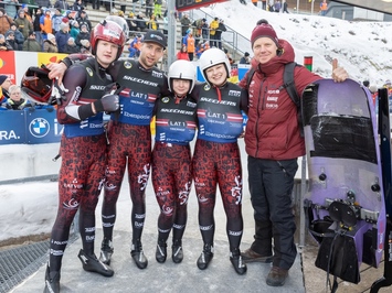 LATVIJAS KAMANIŅU SPORTISTI OBERHOFĀ NOSLĒDZ PASAULES KAUSA POSMU AR MEDAĻU, TOP 4 REZULTĀTIEM UN STABILU SNIEGUMU VISĀS DISCIPLĪNĀS