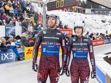 LATVIJAS KAMANIŅU SPORTISTI OBERHOFĀ NOSLĒDZ PASAULES KAUSA POSMU AR MEDAĻU, TOP 4 REZULTĀTIEM UN STABILU SNIEGUMU VISĀS DISCIPLĪNĀS