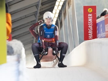 LATVIJAS KAMANIŅU SPORTISTI OBERHOFĀ NOSLĒDZ PASAULES KAUSA POSMU AR MEDAĻU, TOP 4 REZULTĀTIEM UN STABILU SNIEGUMU VISĀS DISCIPLĪNĀS