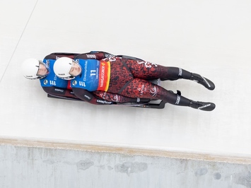 LATVIJAS KAMANIŅU SPORTISTI OBERHOFĀ NOSLĒDZ PASAULES KAUSA POSMU AR MEDAĻU, TOP 4 REZULTĀTIEM UN STABILU SNIEGUMU VISĀS DISCIPLĪNĀS