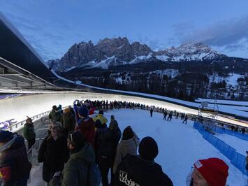 Latvijas kamaniņu sporta komanda Milānā–Kortīnā: aizvadīta intensīva nedēļa, sacensības turpinās