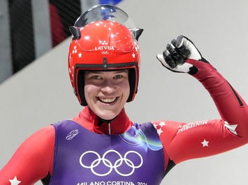 Sīva cīņa līdz pēdējai simtdaļai: sieviešu vieninieki olimpiskajā trasē Kortīnā