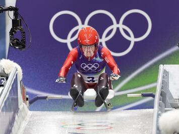 Sīva cīņa līdz pēdējai simtdaļai: sieviešu vieninieki olimpiskajā trasē Kortīnā