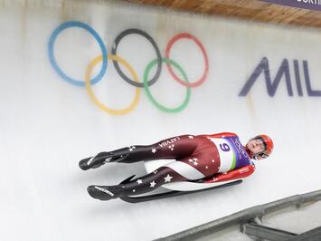 Sīva cīņa līdz pēdējai simtdaļai: sieviešu vieninieki olimpiskajā trasē Kortīnā