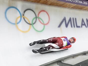 Sīva cīņa līdz pēdējai simtdaļai: sieviešu vieninieki olimpiskajā trasē Kortīnā