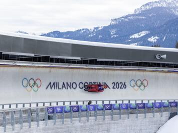 SPĒCĪGAS POZĪCIJAS PIRMS STARTA: LATVIJAS DIVNIEKU EKIPĀŽAS OLIMPISKAJĀ TRASĒ