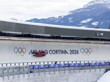 SPĒCĪGAS POZĪCIJAS PIRMS STARTA: LATVIJAS DIVNIEKU EKIPĀŽAS OLIMPISKAJĀ TRASĒ