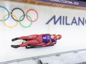 SPĒCĪGAS POZĪCIJAS PIRMS STARTA: LATVIJAS DIVNIEKU EKIPĀŽAS OLIMPISKAJĀ TRASĒ