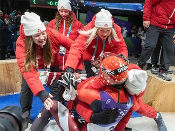 VĒSTURE IR RAKSTĪTA: ELĪNA IEVA BOTA IZCĪNA OLIMPISKO SUDRABU SIEVIEŠU VIENINIEKOS
