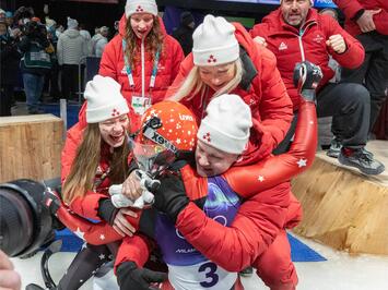 VĒSTURE IR RAKSTĪTA: ELĪNA IEVA BOTA IZCĪNA OLIMPISKO SUDRABU SIEVIEŠU VIENINIEKOS