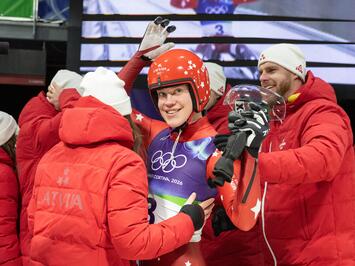 VĒSTURE IR RAKSTĪTA: ELĪNA IEVA BOTA IZCĪNA OLIMPISKO SUDRABU SIEVIEŠU VIENINIEKOS