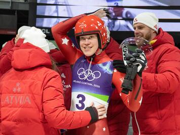 VĒSTURE IR RAKSTĪTA: ELĪNA IEVA BOTA IZCĪNA OLIMPISKO SUDRABU SIEVIEŠU VIENINIEKOS