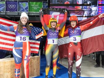 VĒSTURE IR RAKSTĪTA: ELĪNA IEVA BOTA IZCĪNA OLIMPISKO SUDRABU SIEVIEŠU VIENINIEKOS